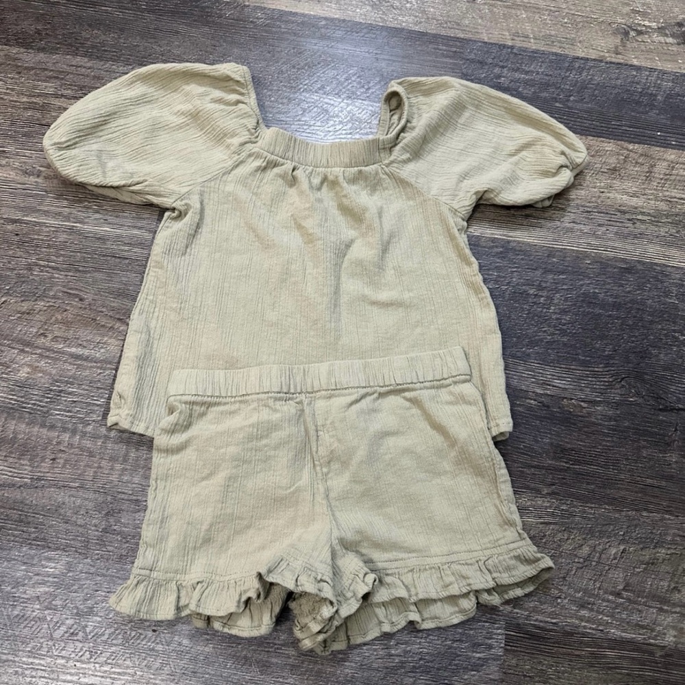 Charming Kids' Ruffle Set